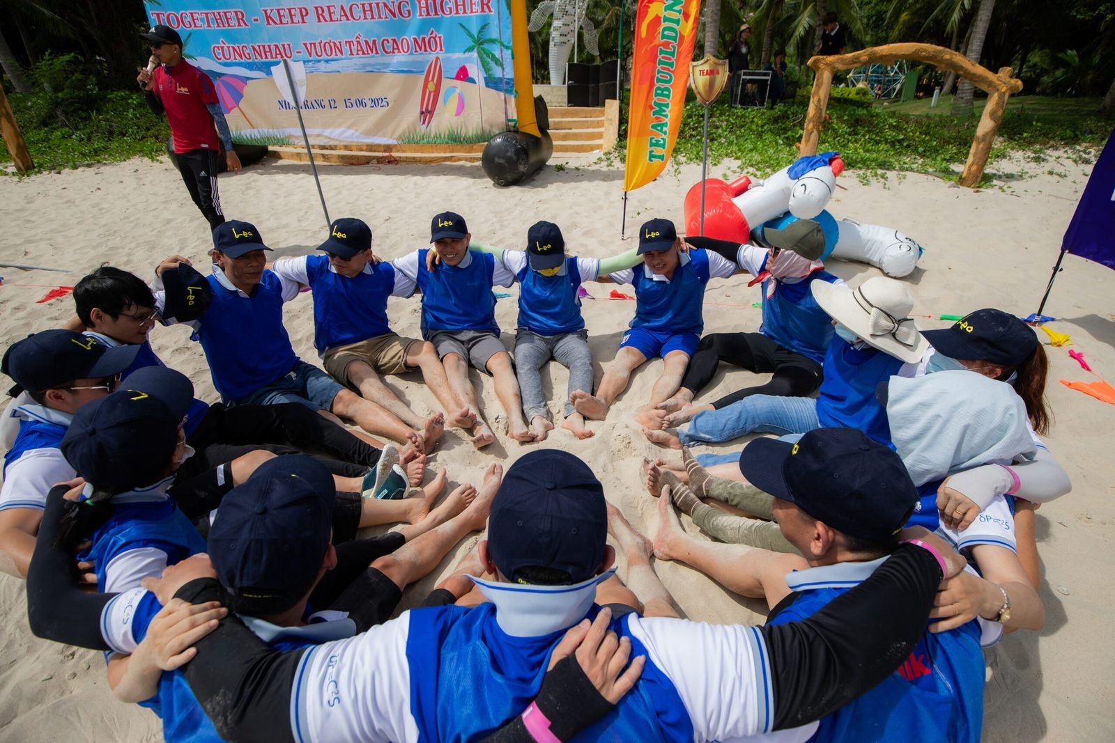 Team building trên bãi biển Nha Trang